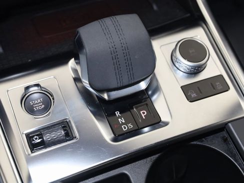 Used 2024 Jaguar XF R-Dynamic SE image 7