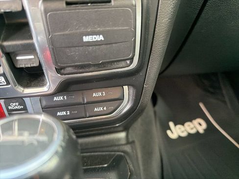 Used 2020 Jeep Gladiator Rubicon AWD/4WD image 23