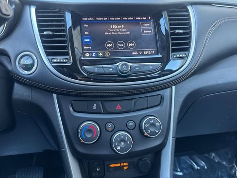 Used 2021 Chevrolet Trax LT w/ Driver Confidence Package FWD image 29
