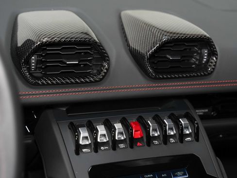 Used 2020 Lamborghini Huracan EVO RWD image 46