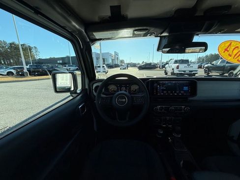 Used 2024 Jeep Gladiator Sport image 13