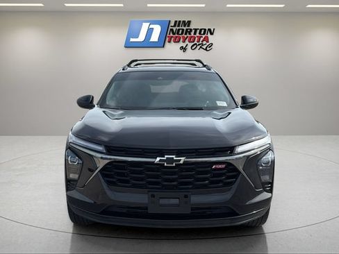Used 2025 Chevrolet Trax RS w/ Sunroof Package FWD image 2
