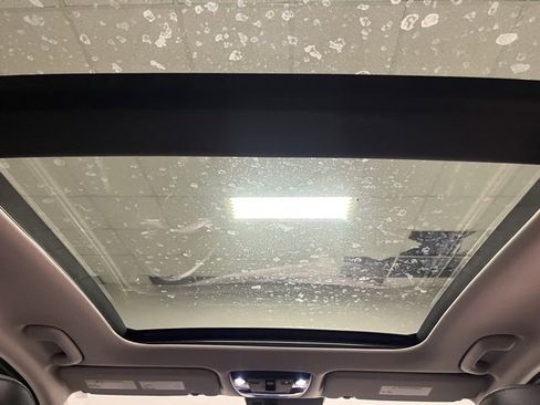 Used 2024 Kia Sportage SX image 3