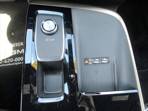 Certified 2025 Buick Enclave Avenir FWD image 25