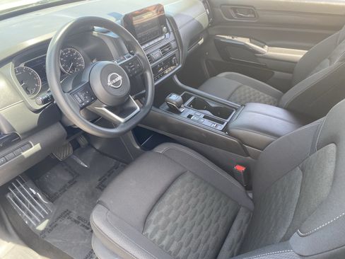 Used 2025 Nissan Pathfinder S FWD image 16