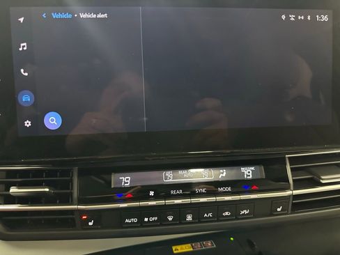 Used 2025 Toyota Sienna XLE image 35