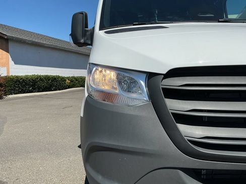 Used 2025 Mercedes-Benz Sprinter 4500 image 4