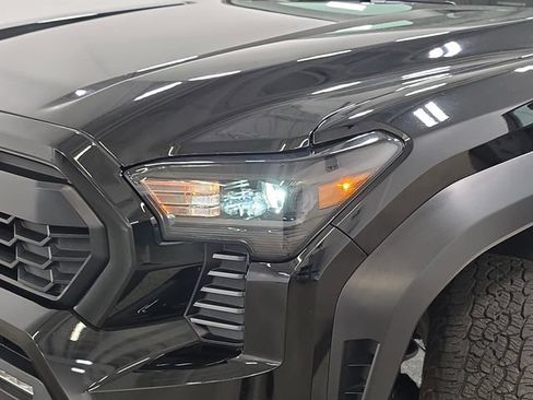 Certified 2024 Toyota Tacoma TRD Off-Road AWD/4WD image 27