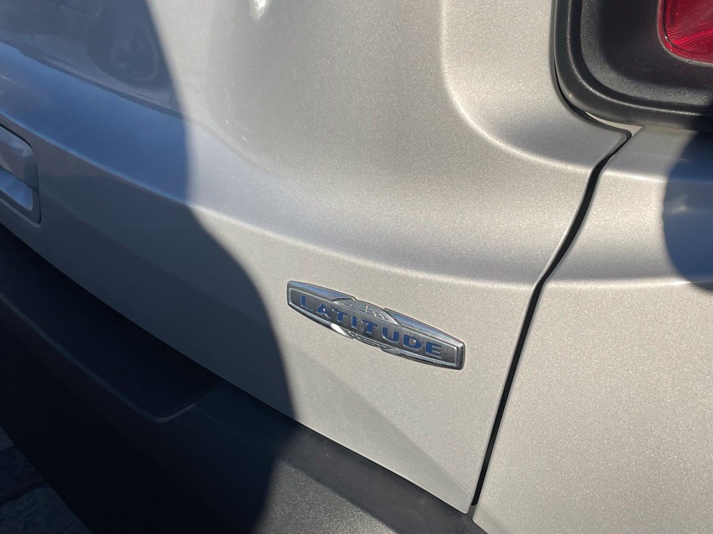 Used 2019 Jeep Renegade Latitude FWD image 7