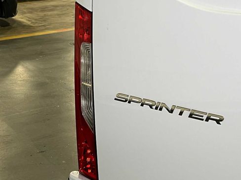 Used 2025 Mercedes-Benz Sprinter 2500 image 15