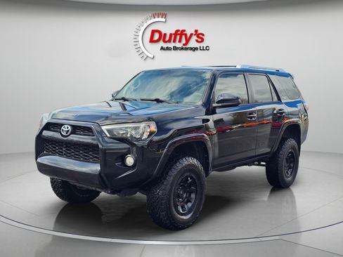 Used 2016 Toyota 4Runner SR5 AWD/4WD image 13