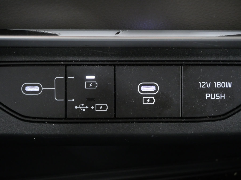 Used 2025 Kia Carnival FWD image 21