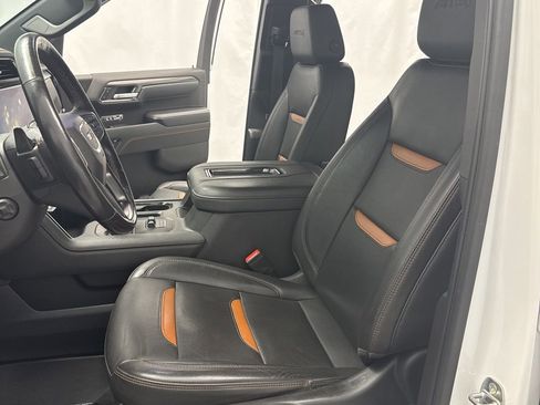 Used 2022 GMC Sierra 1500 AT4 w/ Technology Package AWD/4WD image 11