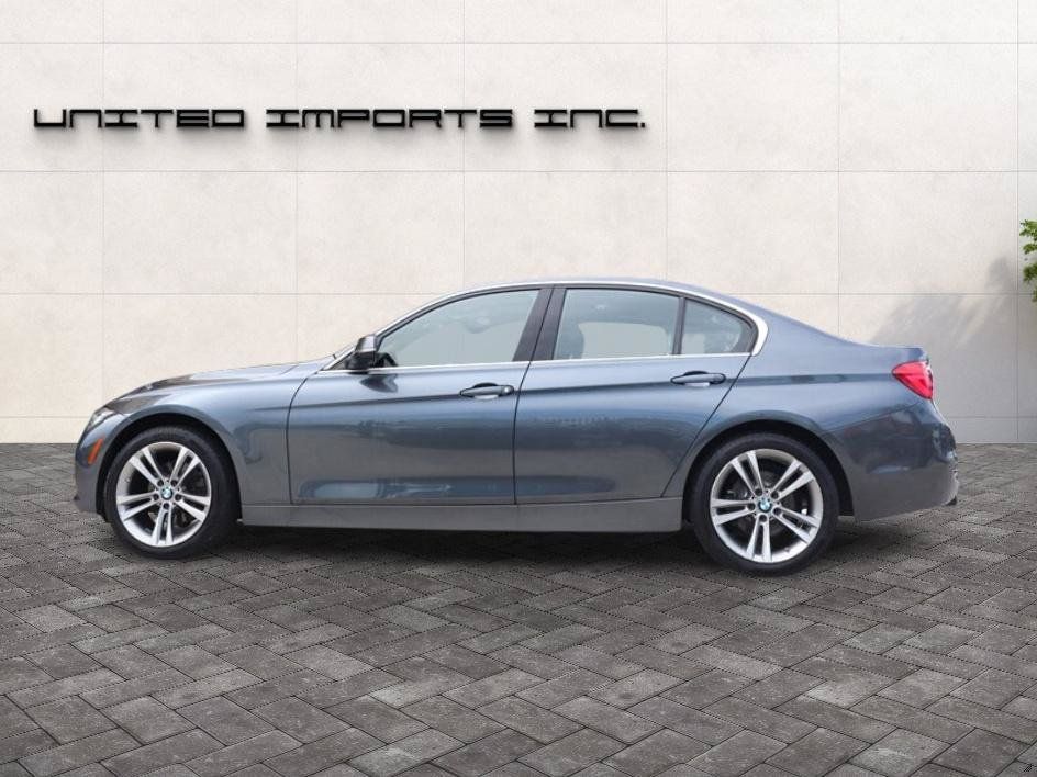 Used 2018 BMW 330i xDrive Sedan AWD/4WD image 4