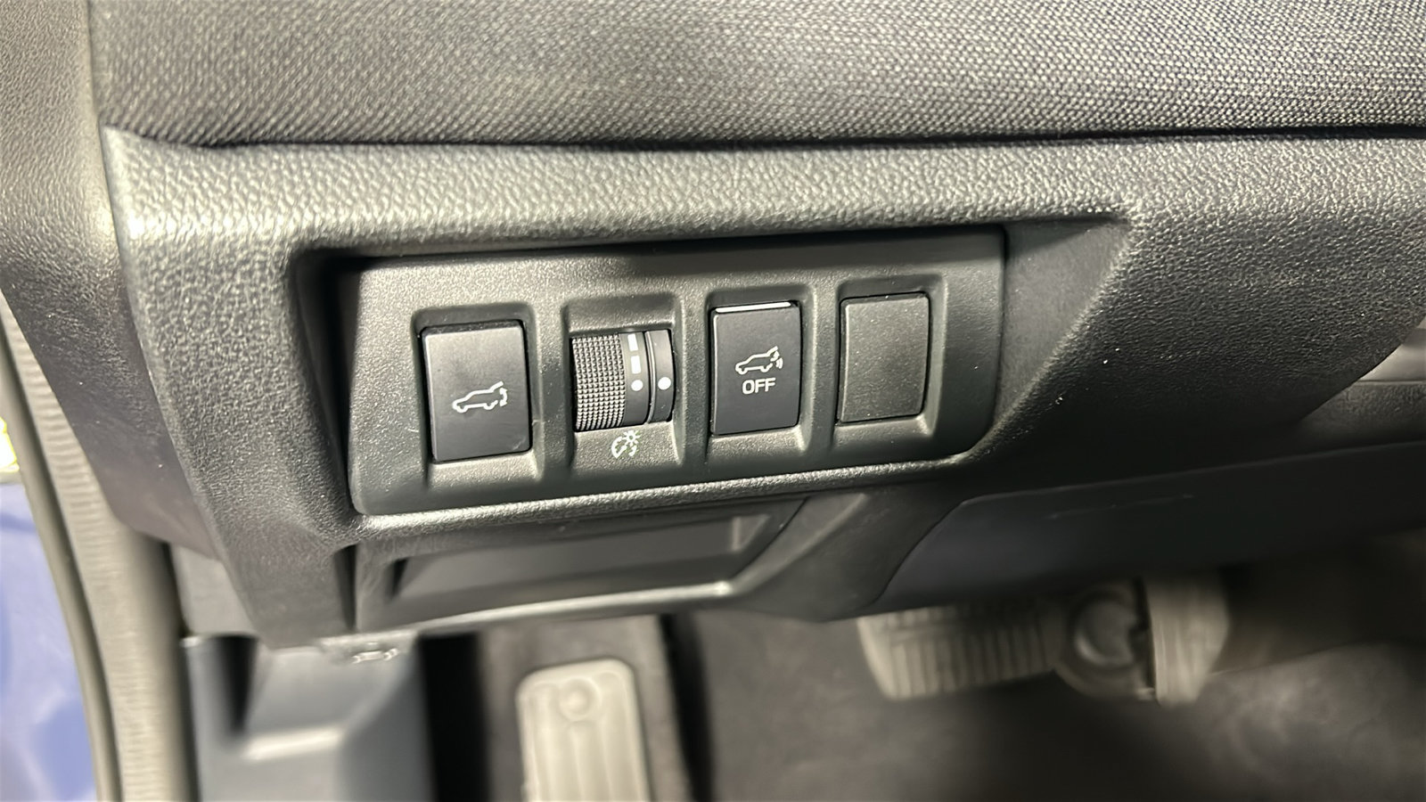 Used 2025 Subaru Outback Premium AWD/4WD image 23
