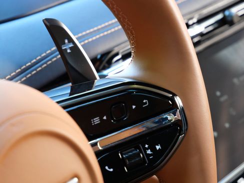 Used 2024 Aston Martin DB12 Coupe RWD image 21