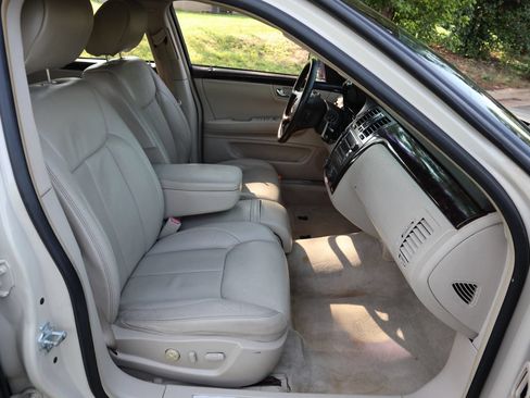 Used 2011 Cadillac DTS Luxury FWD image 16