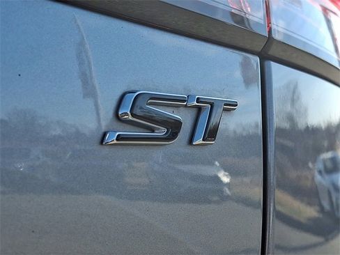 Used 2023 Buick Envision Essence w/ Sport Touring Package image 33