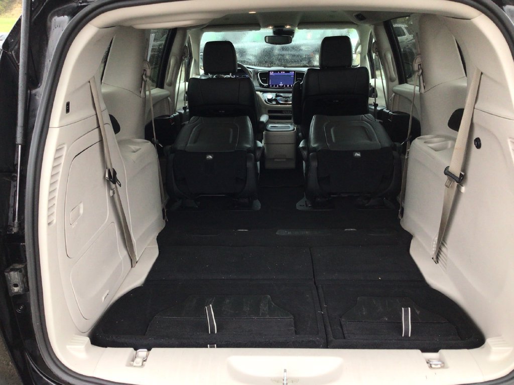 Used 2024 Chrysler Pacifica Limited FWD image 40