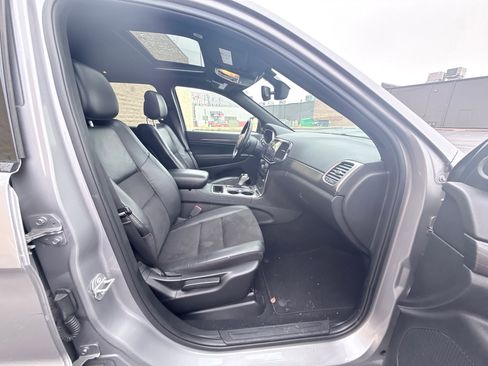 Used 2020 Jeep Grand Cherokee Altitude image 11