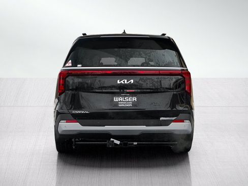 New 2026 Kia Carnival EX FWD image 5