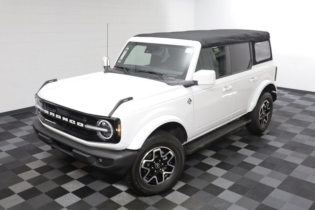 Used 2023 Ford Bronco Outer Banks AWD/4WD image 2