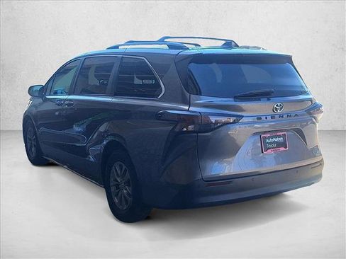 Used 2023 Toyota Sienna XLE w/ XLE Plus Package FWD image 8