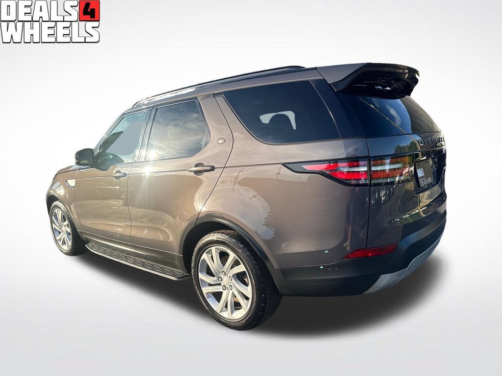Used 2017 Land Rover Discovery HSE AWD/4WD image 3
