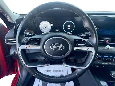 Used 2025 Hyundai Elantra Limited FWD image 11