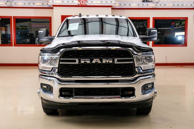 Used 2024 RAM 3500 Tradesman w/ Chrome Appearance Group AWD/4WD image 9