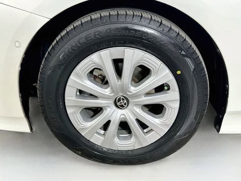 Used 2020 Toyota Prius LE FWD image 8