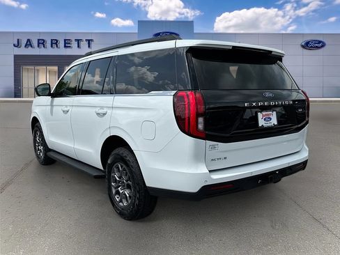 Certified 2025 Ford Expedition Active RWD image 5