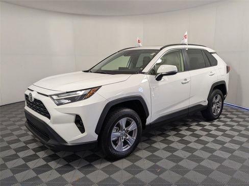 Used 2025 Toyota RAV4 XLE image 1