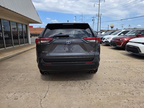 Used 2021 Toyota RAV4 LE AWD/4WD image 7