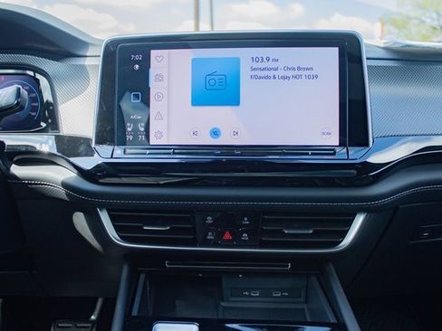 Used 2024 Volkswagen Atlas Cross Sport SEL Premium R-Line image 44