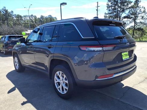 Used 2022 Jeep Grand Cherokee Limited w/ Luxury Tech Group II image 4