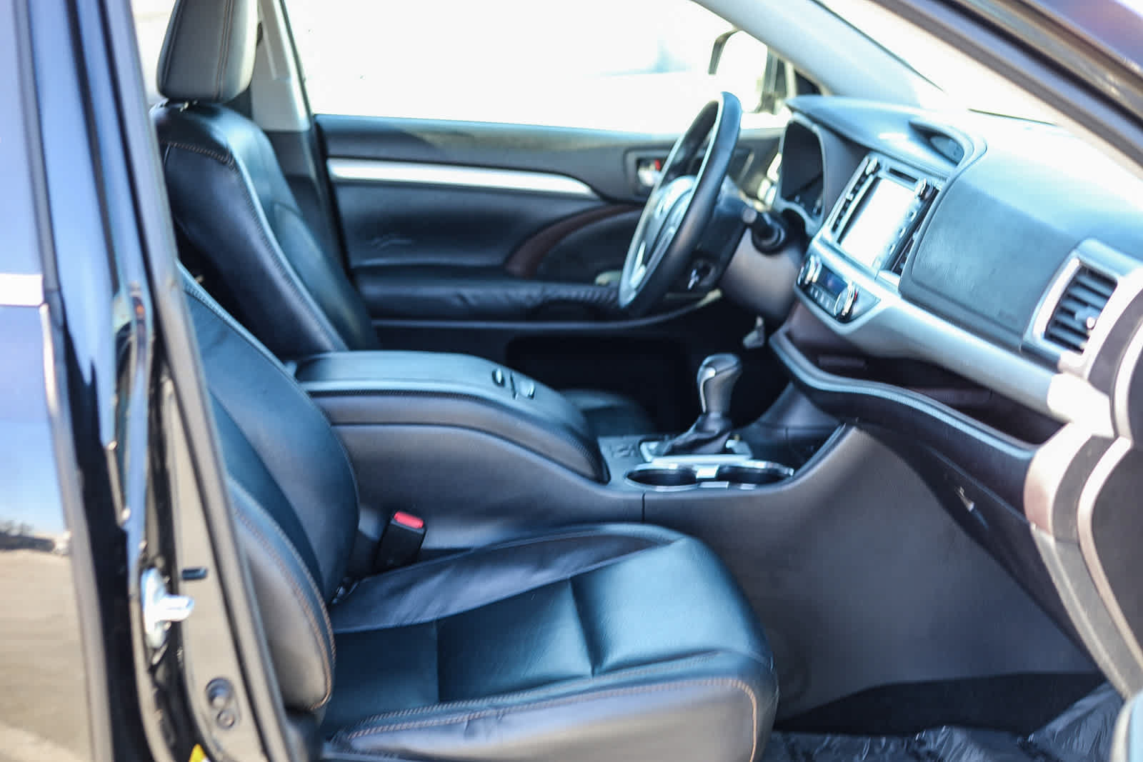 Used 2015 Toyota Highlander XLE AWD/4WD image 16
