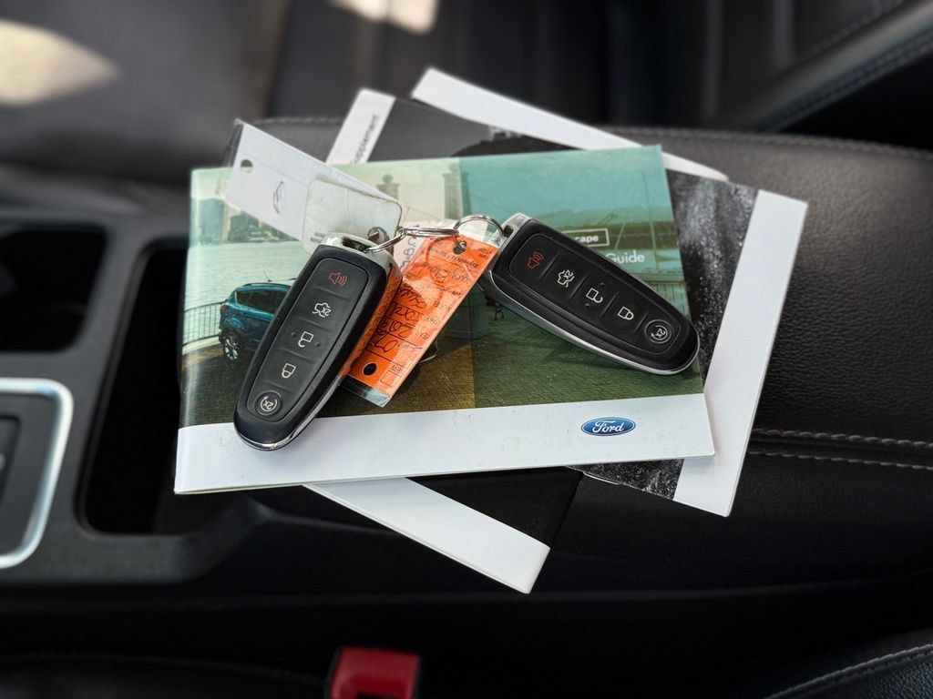 Used 2019 Ford Escape Titanium AWD/4WD image 5