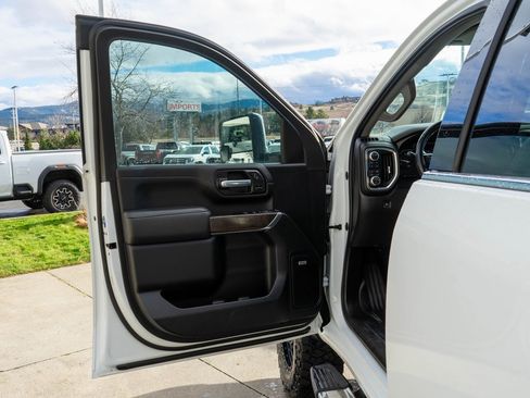 Used 2021 GMC Sierra 3500 Denali w/ Denali Ultimate Package image 18