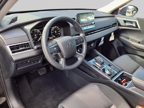 New 2025 Mitsubishi Outlander ES image 13