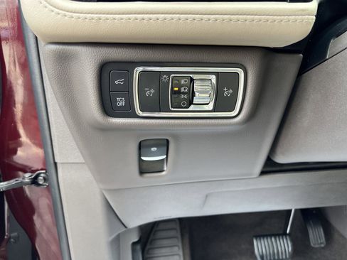 Used 2022 Lincoln Nautilus Reserve w/ Equipment Group 201A image 23