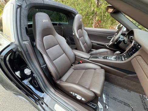 Used 2019 Porsche 911 image 64