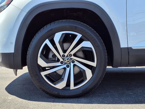 Used 2021 Volkswagen Atlas SEL Premium image 17