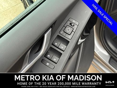 Used 2025 Kia Niro EX Touring FWD image 11