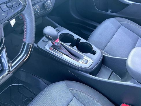 Used 2025 Chevrolet Trax RS w/ Sunroof Package image 19