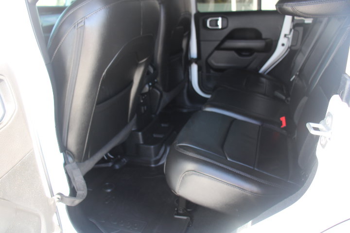 Used 2023 Jeep Wrangler Unlimited Sahara AWD/4WD image 15