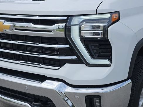 Used 2024 Chevrolet Silverado 2500 LTZ w/ LTZ Plus Package AWD/4WD image 9
