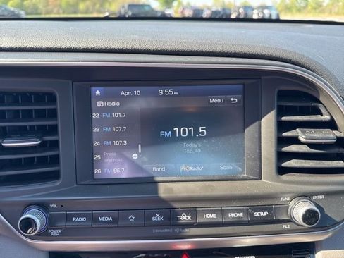 Used 2020 Hyundai Elantra SEL FWD image 29
