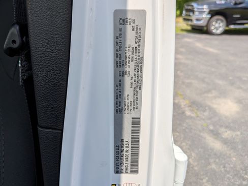 Certified 2022 Jeep Gladiator Willys image 42