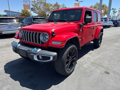 Used 2024 Jeep Wrangler Unlimited Sahara AWD/4WD image 1